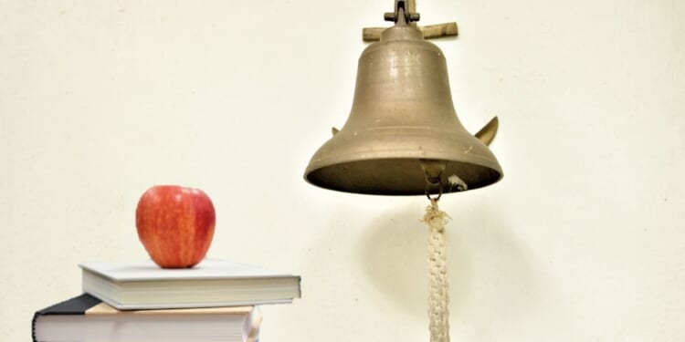 Final bell for teacher decision on union membership