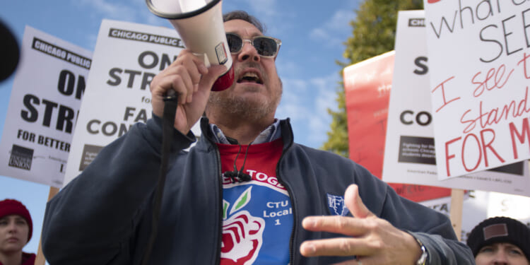 More than 3-in-4 Illinois lawmakers get money from Illinois Federation of Teachers