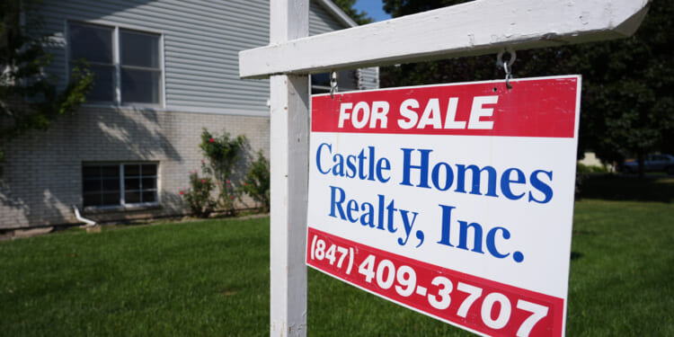Every Illinois metro has fewer homes for sale than in 2018