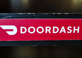 Lawmakers push DoorDash, Uber Eats delivery tax statewide for Chicago transit