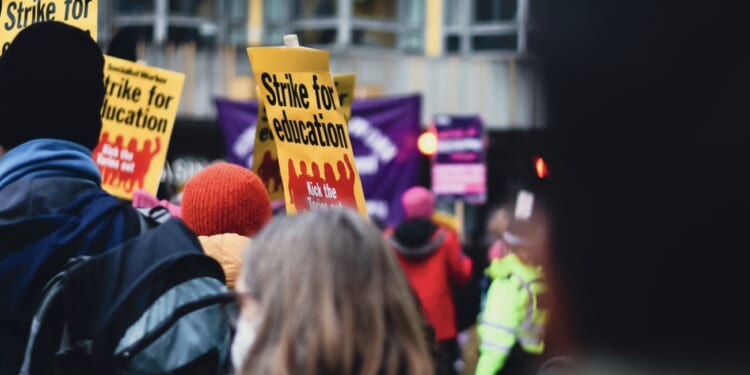 Strike clouds gather over Minneapolis district