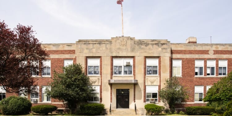 Two Missouri Public School Districts Opt into MOScholars