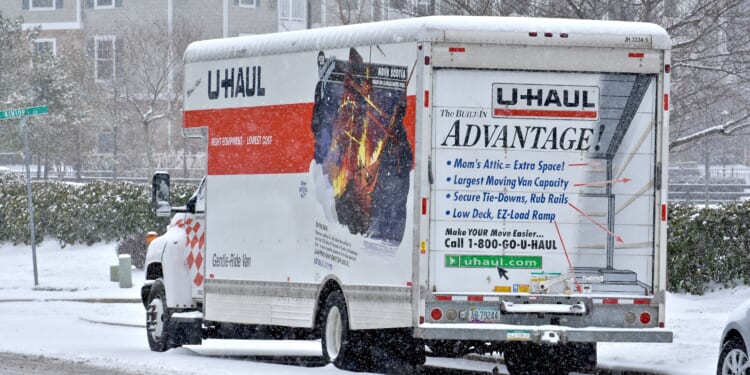 Illinois exodus continues, but slows in 2025