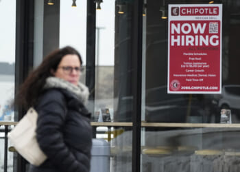 Over 292K Illinoisans remain jobless despite 318K jobs