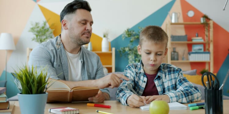 How does a parent’s education level impact Minnesota student achievement?