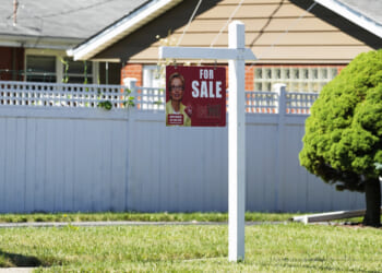 Illinois home prices rising, inventory nearly half