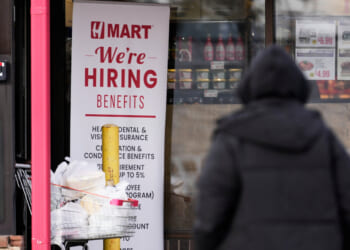 Illinois loses 1,700 jobs in 2025 while nation adds 584,000