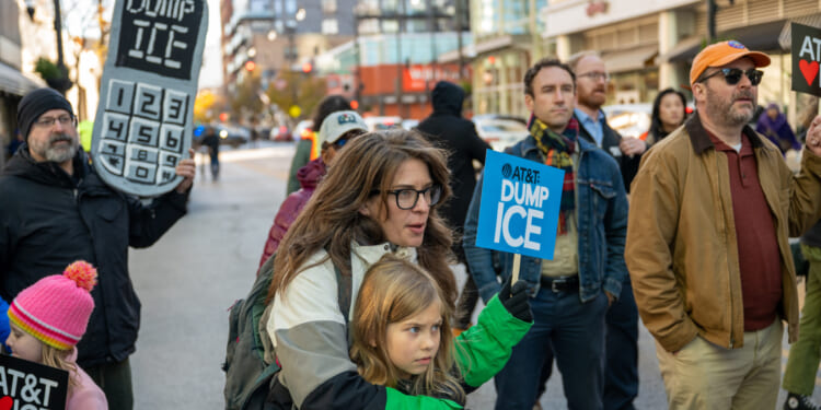 Illinois gives $1.5M to ICE opponents