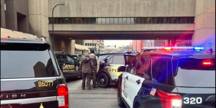 Deputies safely rescue suicidal person in Minneapolis as crowd gathered to shout insults