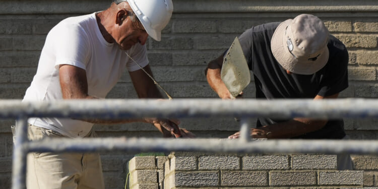 Population loss, aging workforce threaten Illinois economy