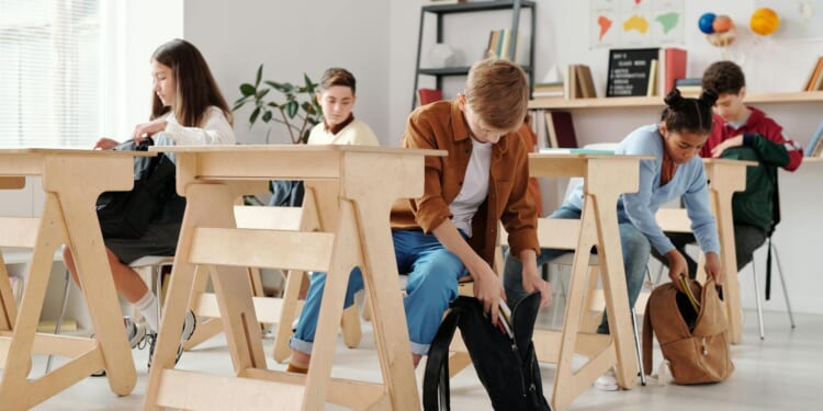 Should parents be told about school violence?