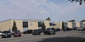 Illinois’ number of high school grads to plunge 32%. Lawmakers still want more college money.