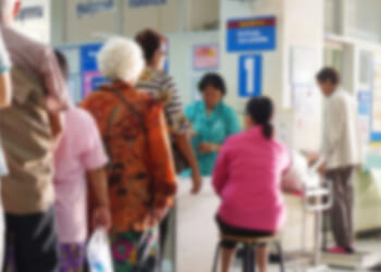 Blurred,People,And,Patient,Waiting,For,The,Doctor,,Hospital,Activities