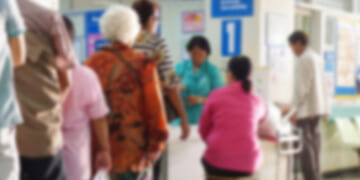 Blurred,People,And,Patient,Waiting,For,The,Doctor,,Hospital,Activities