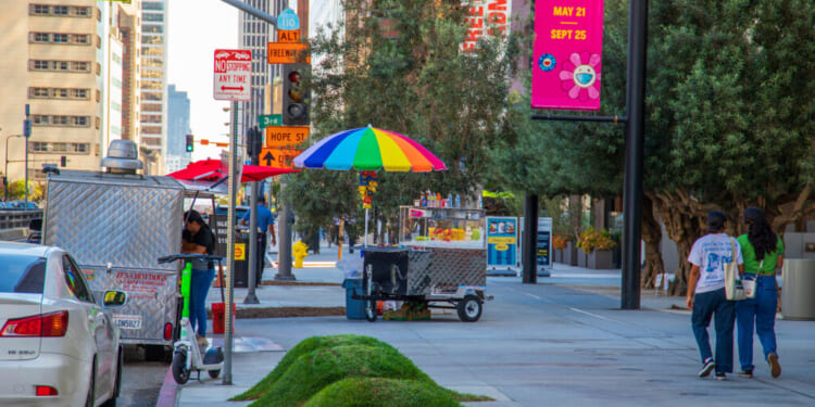 Los,Angeles,,California,Usa, ,7,18,2022:,A,Sidewalk
