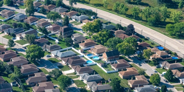 Illinois lawmakers finally pass bill to end home equity theft