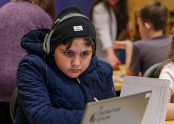What LA’s sweeping new phone policy can teach Minnesota school districts