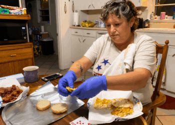 She Cooks for Her Neighbors. The Government Says It’s an Illegal Restaurant