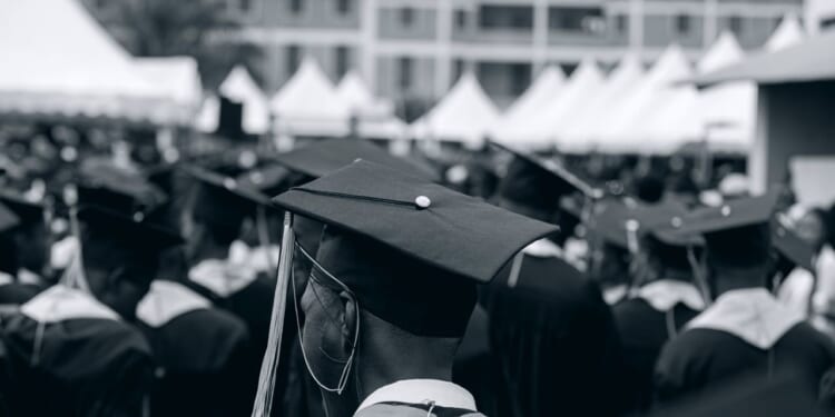 Several Minnesota private colleges have fiscal issues